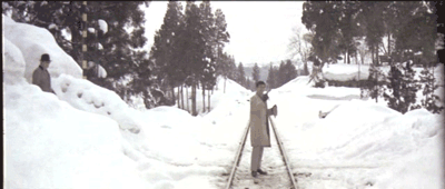 "Змей" Тэцу, злодей кончающий с собой из-за провала задания в "Токийском страннике"