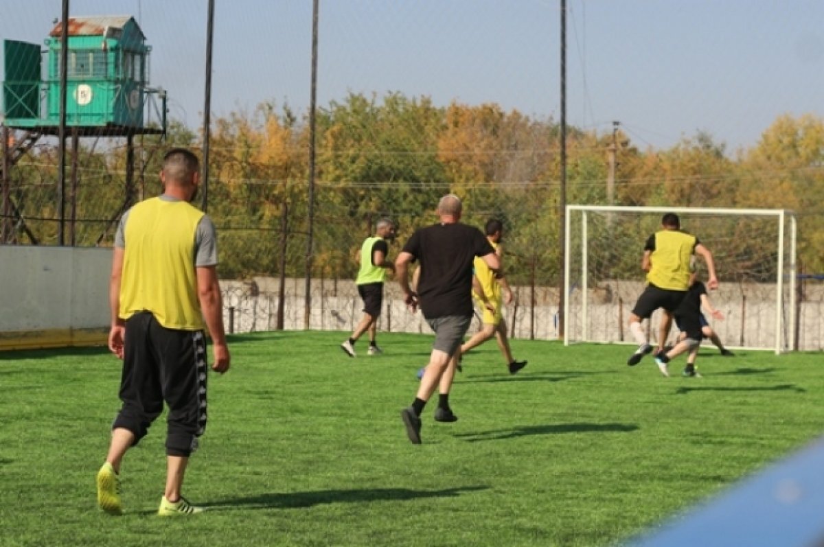    В ИК-3 в Новокуйбышевске открыта футбольная площадка для осужденных