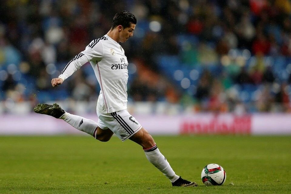 Cr7 удар головой