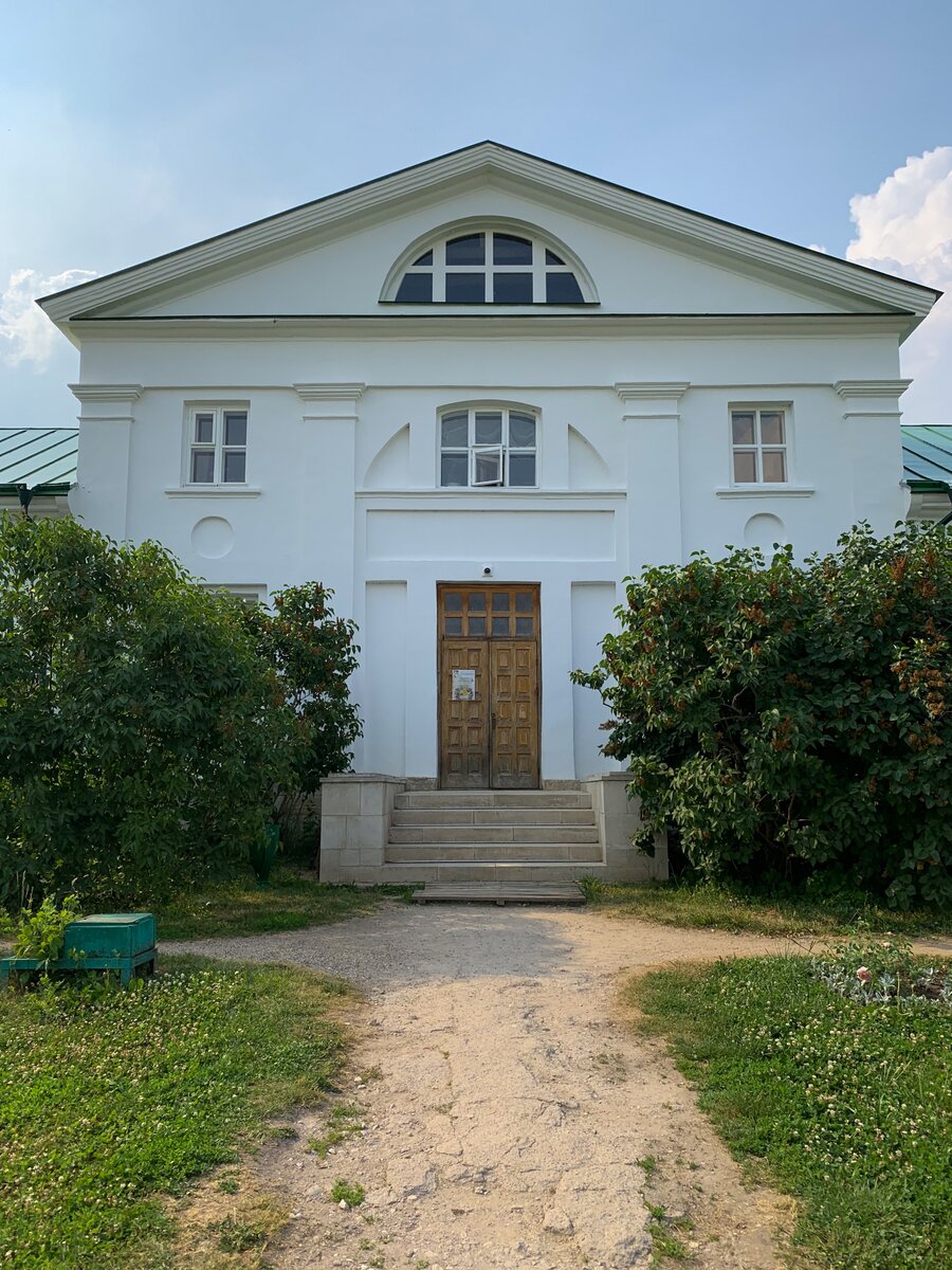 Место л. Дом Волконского Ясная Поляна. Дом Волконского в Ясной Поляне. Дом Волконского Ясная Поляна внутри. Толстой Ясная Поляна дом Волконского.