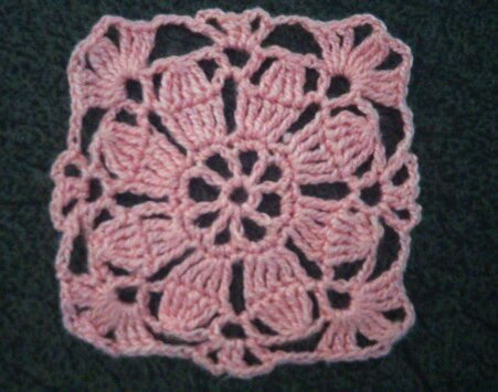 Фото автора. Так как вязала очень давно, техника и качество вязания уже изменились в гораздо лучшую сторону. Сейчас бы я уже связала немного по-другому.