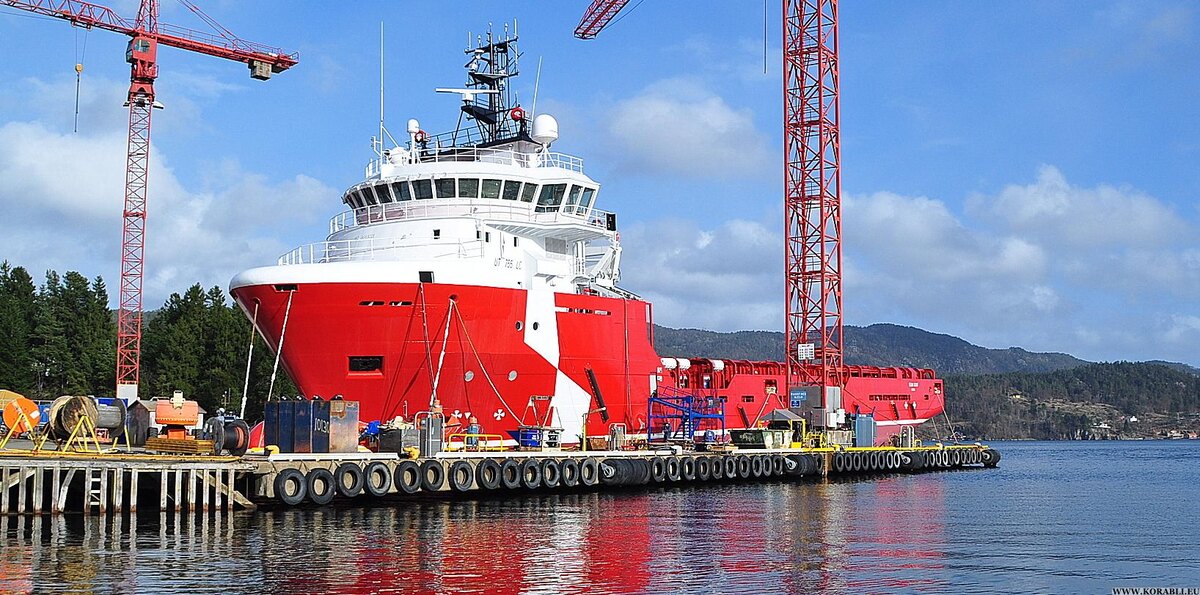 Большой вклад в развитие экономики дает промышленность высоких переделов, например машиностроение. Прекрасный пример - судостроение.