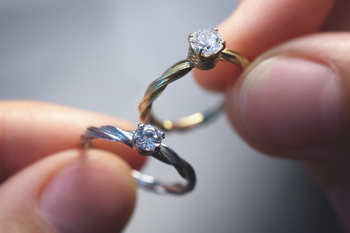 Проверить подлинность бриллианта кольце. Фионит серьги. Кольцо с бриллиантом и фианитом разница.