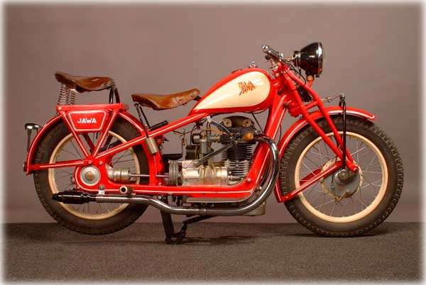Первый мотоцикл Ява JAWA 500cc OHV выпускался с 1929 года 