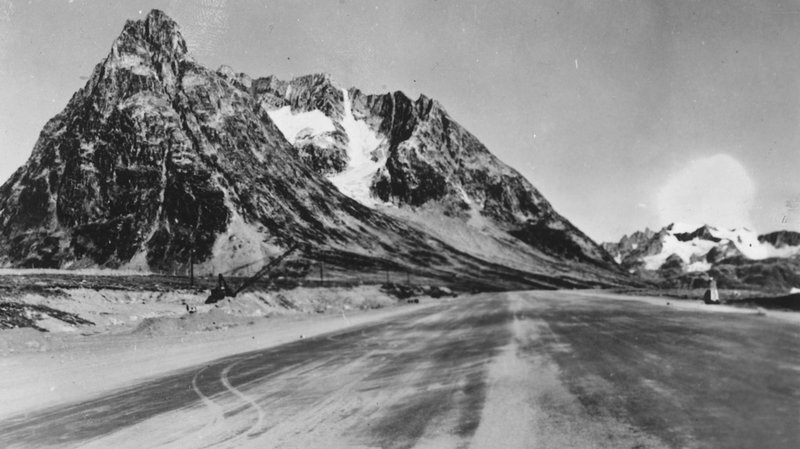 Взлетная полоса, построенная военными инженерами США в Гренландии.