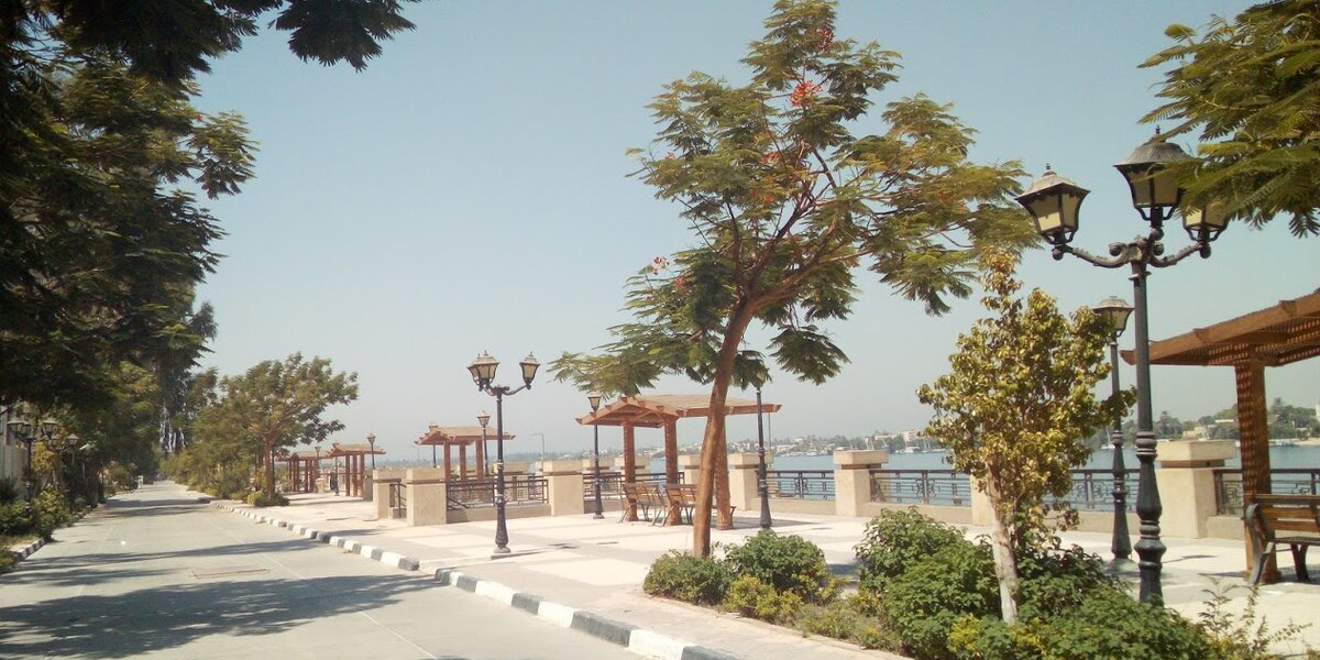 Набережная Нила в Луксоре. На пути в храмовый комплекс в Карнаке. Здесь и далее фото автора