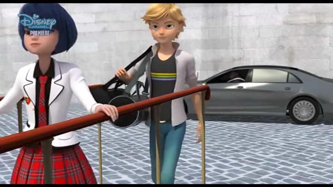 Адриан помахает Кагами