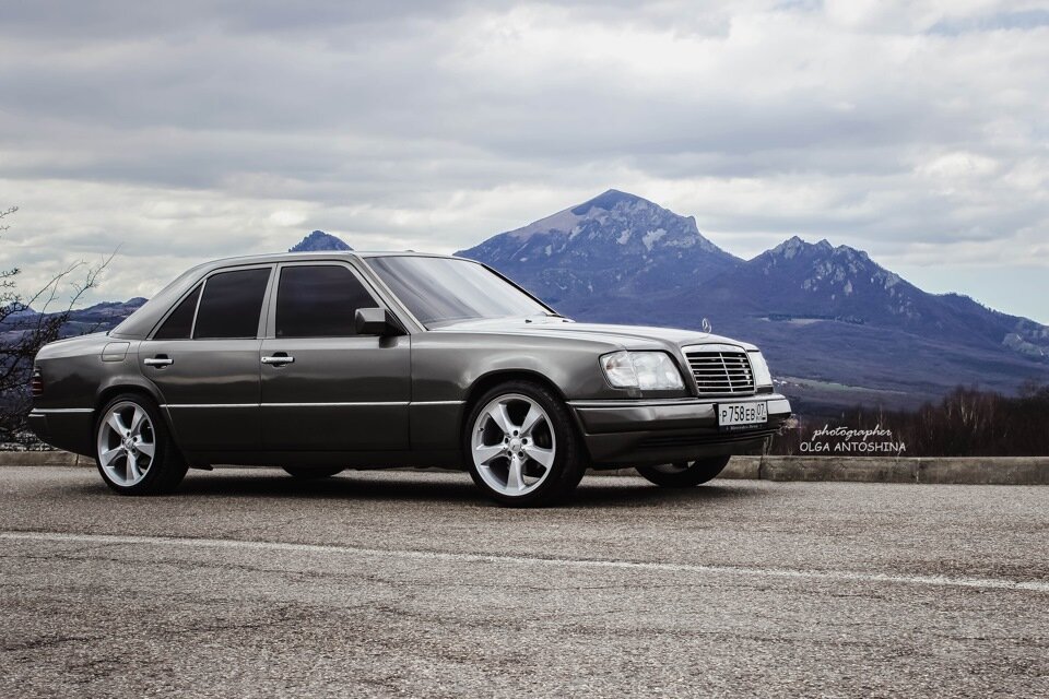 Mercedes w124 vector