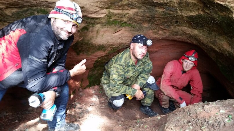 Перед спуском в катакомбу «Штаны»