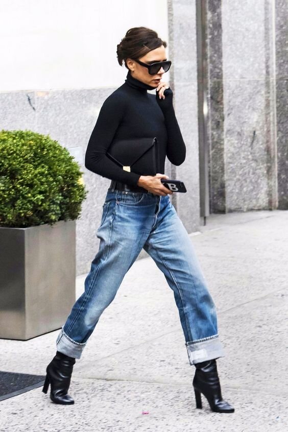 https://www.elle.com/fashion/celebrity-style/g8626/victoria-beckham-best-looks/