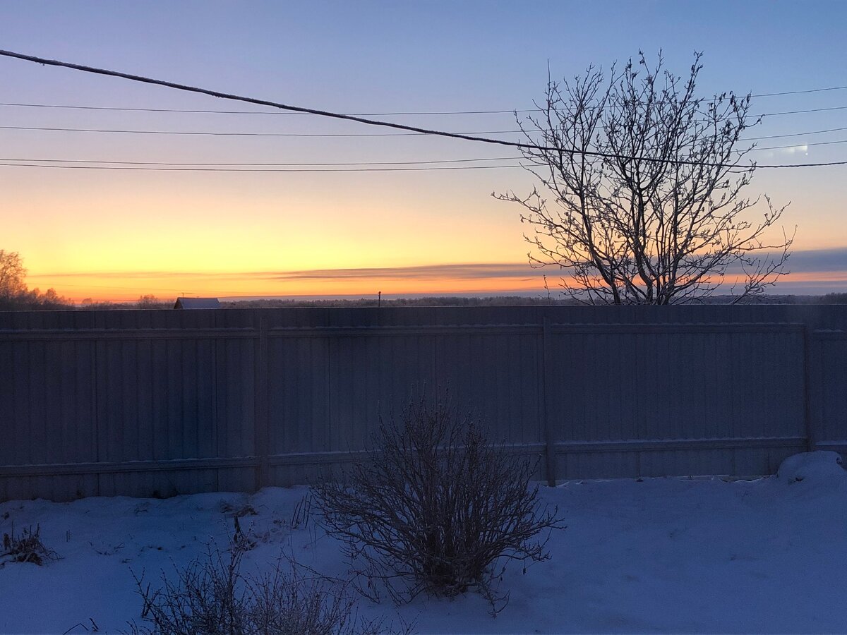 Рассвет из окна. Фото автора