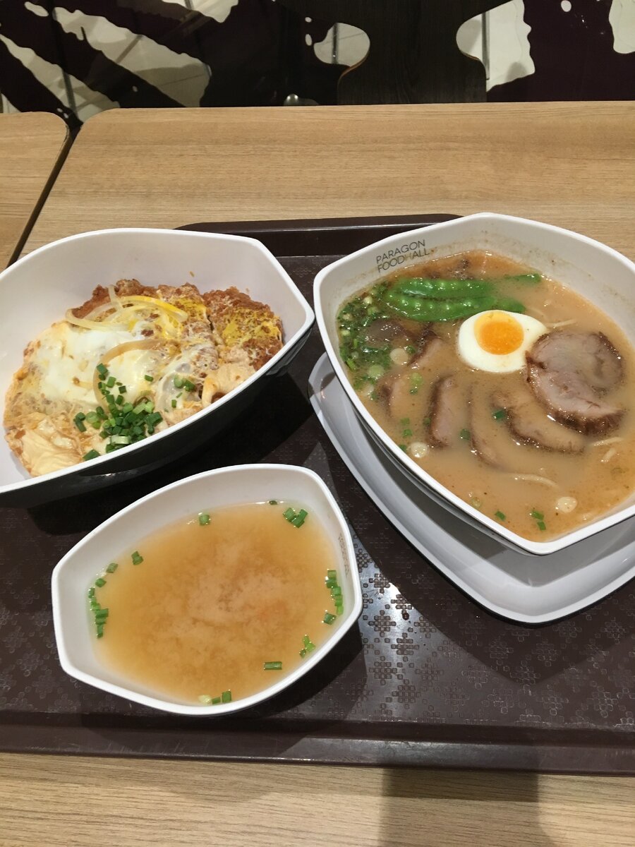 Блюда Тайской кухни (в данном случае не острые).