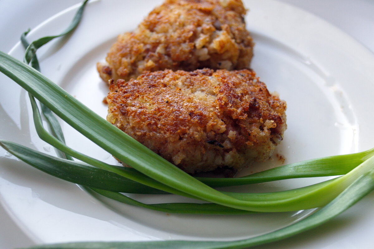 Самая сочная курица. Жаль за расфокус на кусочке грудки, но и так видно, что сочно) Рецепт - в журнале.