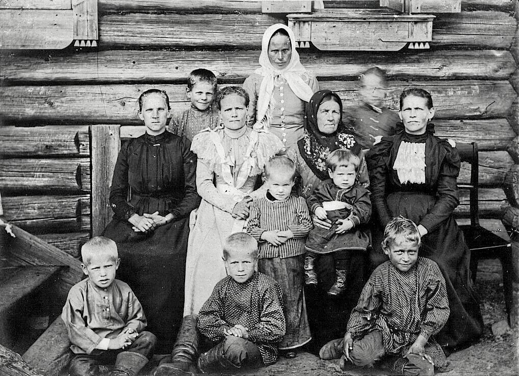 Так были в Российской Империи крестьяне - оборванцами или нет (почему они отсутствуют на фото)