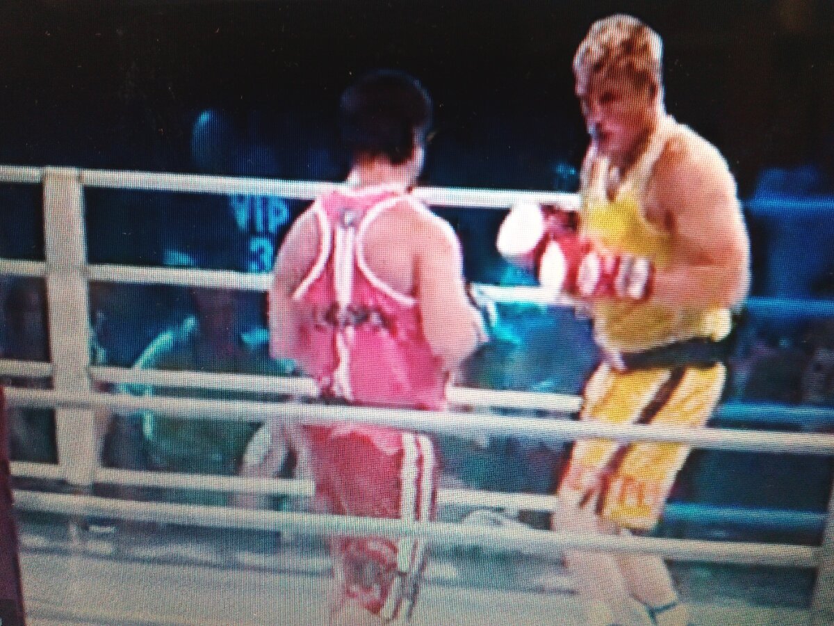 В боксе как оказалось Тактаров был тоже не новичок. Да и Лундгрен играл боксеров в кино. 