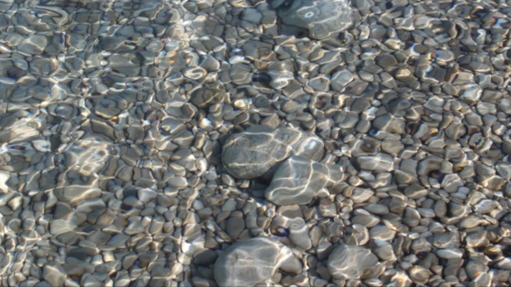 Каждый месяц я ничего не делая, абсолютно!, получаю 2000-3000 баллов от Сбербанка. За год набегает примерно 21000-36000 баллов. От меня ничего не требуется---только оплачивать абсолютно все покупки --картой!