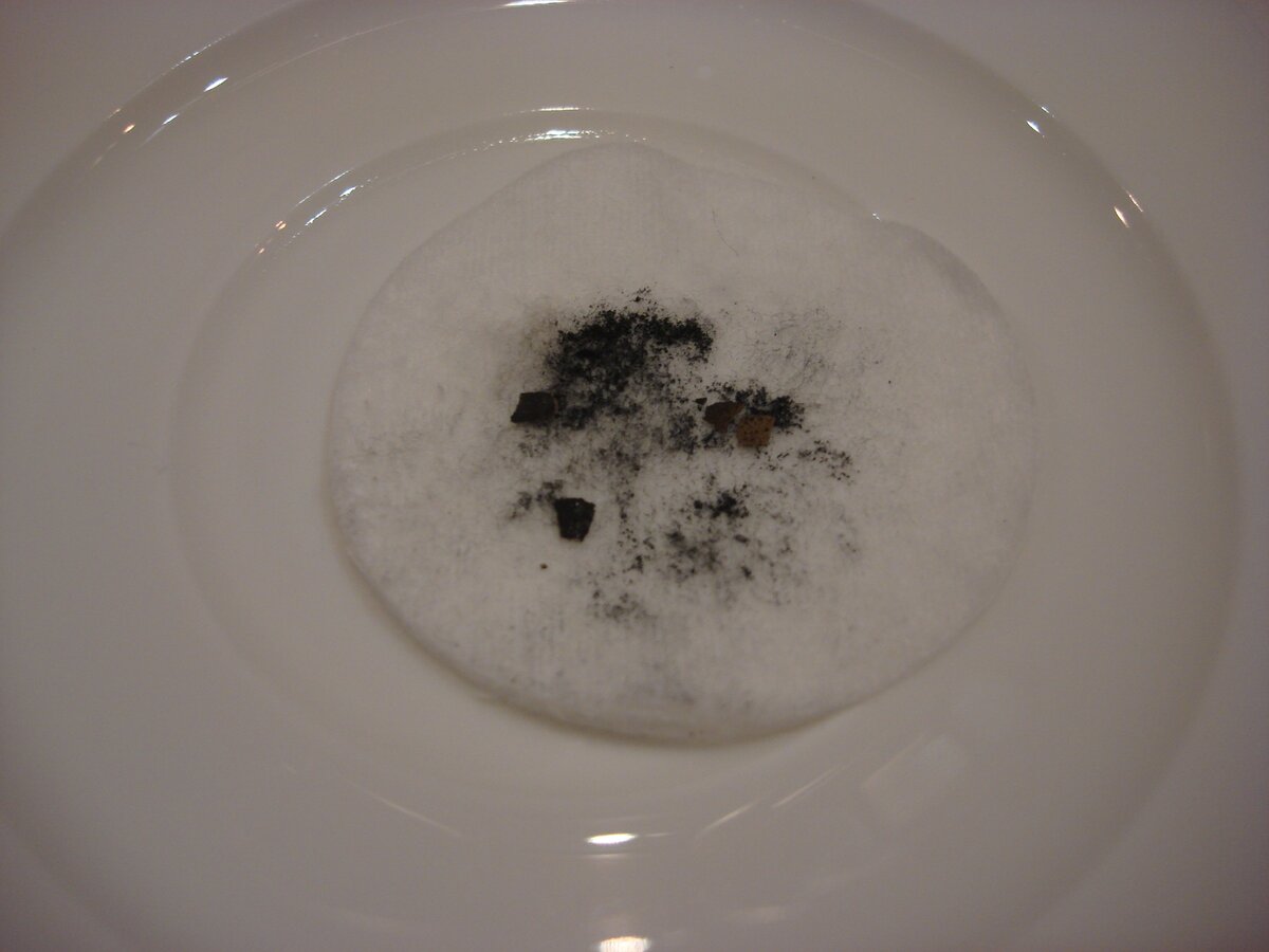 Фото сделано автором (сажа на ватном диске)