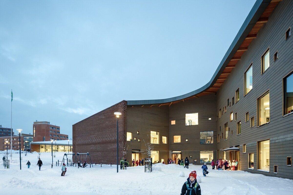 Школа Saunalahti в городе Эспоо. Далеко не все школы в Финляндии выглядят также, но все же / Tuomas Uusheimo