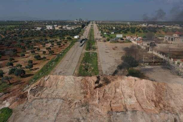 Дорога M4 в провинции Идлиб, заблокированная боевиками