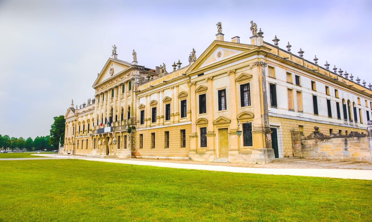  Luca Lorenzelli / Shutterstock