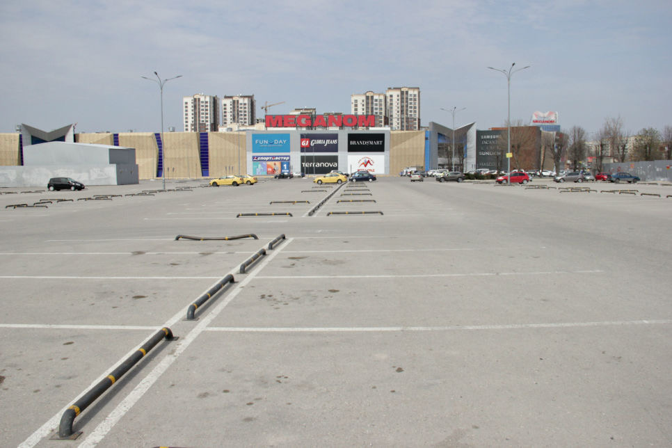 Парковка ТРК MEGANOM