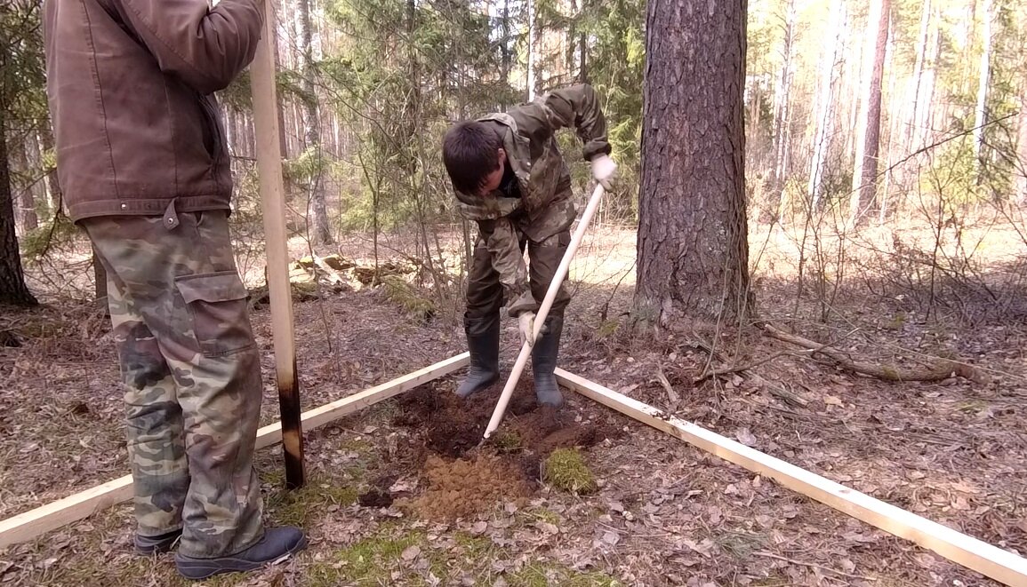 Строим избушку в тайге \ 4 руки и одна идея