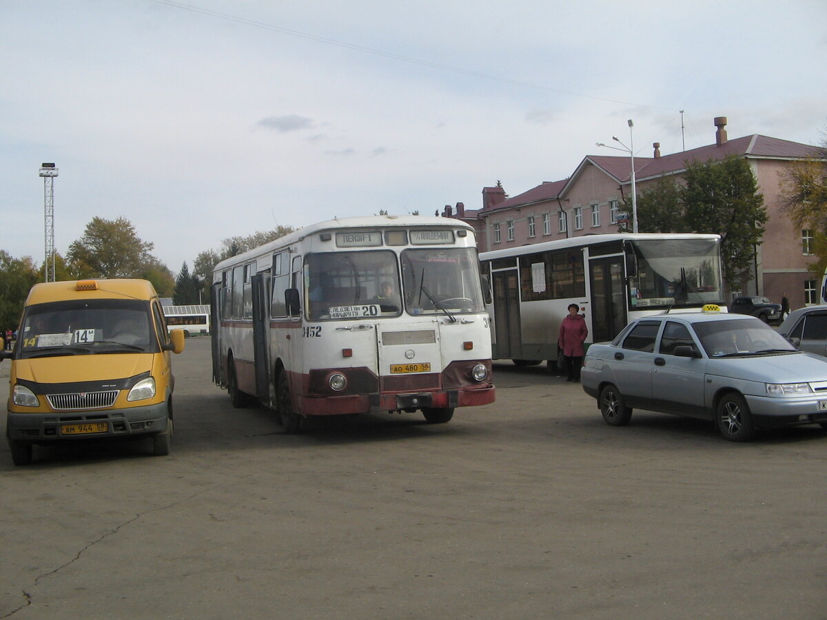 На привокзальной площади , бортовой номер 3452