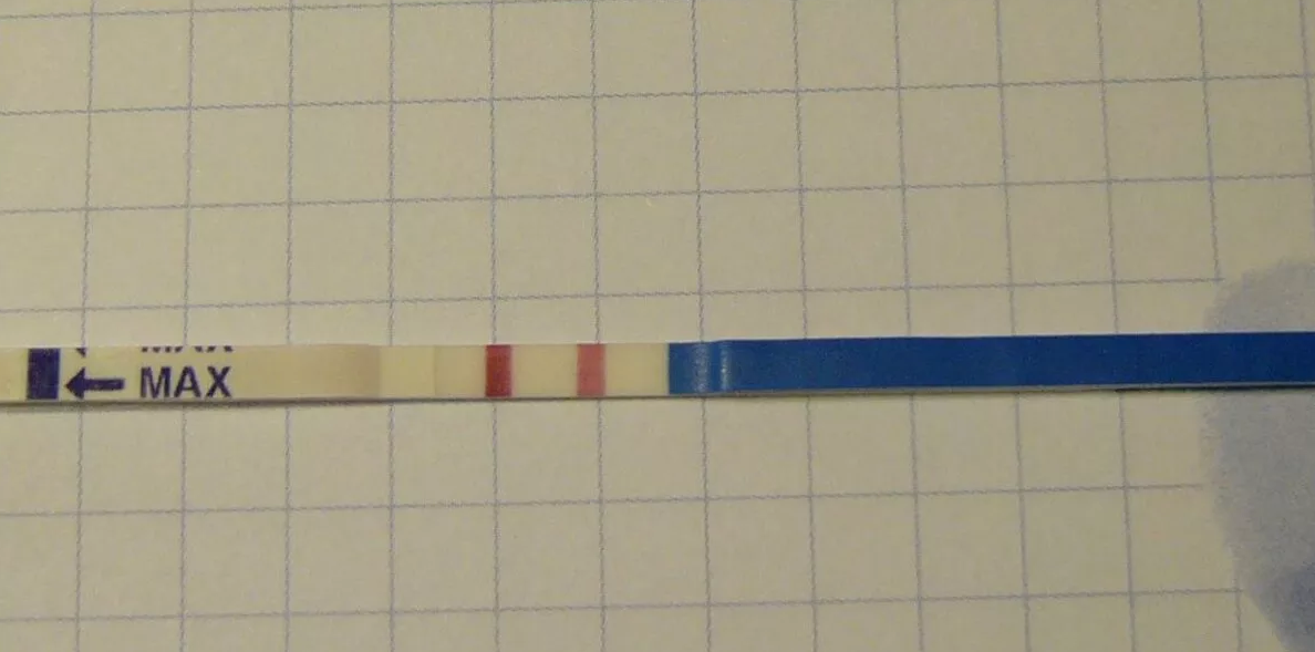 Теста на беременность с двумя полосками. Тест на беременность 2 полоски. Тест на беременнсть2полоски. Положительный тестна беременность. Тест с двумя полосками.