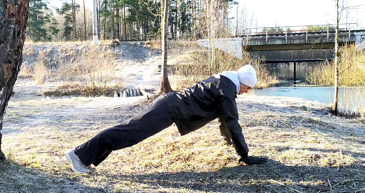 планка в упоре лежа, тоже очень эффективна