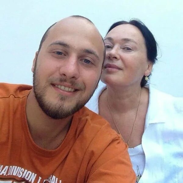 Лариса Гузеева с взрослым сыном Георгием 