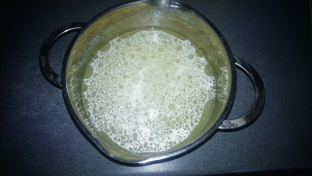 бульон обязательно нужно процедить, через сито или марлю, чтобы он был прозрачным