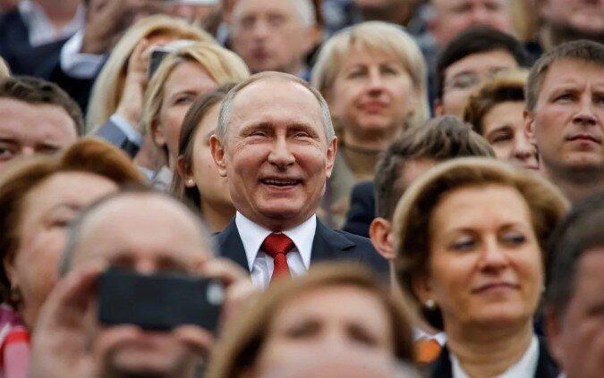 Смотри смеётся!