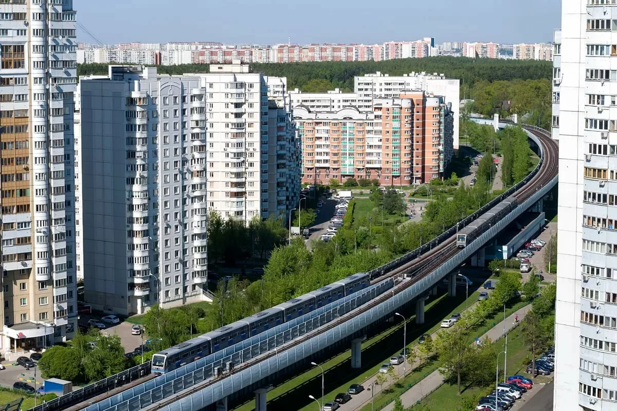 Вторички в москве около метро. Улица Скобелевская Бутовская линия. Бутовская линия Московского метрополитена. Бутовская линия метро в Москве. Надземное метро Бутово.