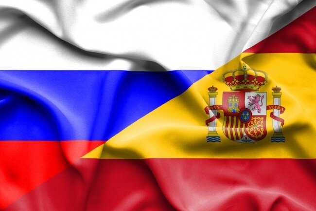 русский и испанский флаги