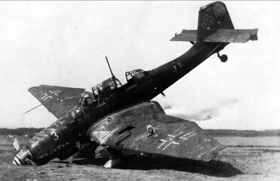Сбитый бомбардировщик Юнкерс-87