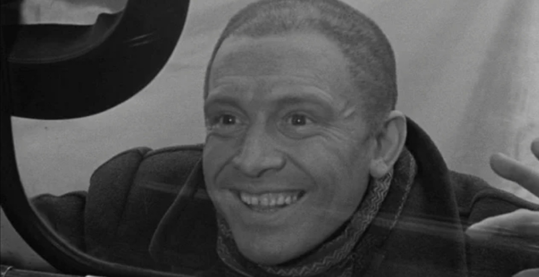 Кадр из фильма "берегись автомобиля"