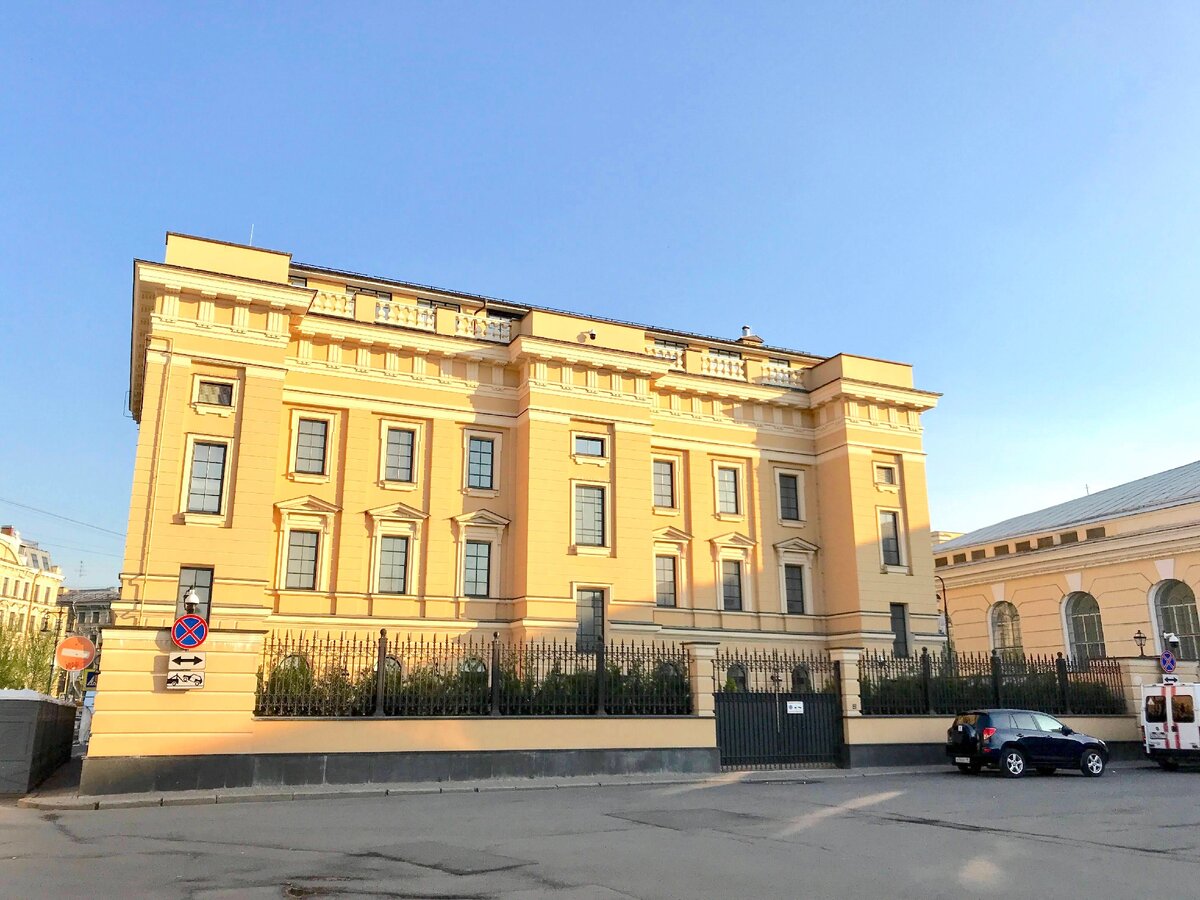 Манежная площадь дом 4