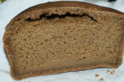 Почему у хлеба корочка. Дефекты хлеба. Непромес хлеба. Дефекты мякиша хлеба. Мякиш ржано пшеничного хлеба.