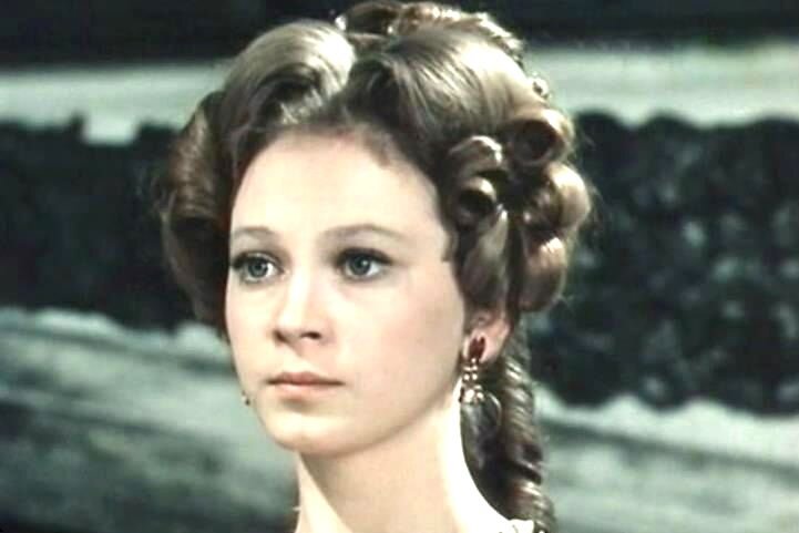 Светлана Смирнова в фильме "Стакан воды" 1979 года. Источник  - Яндекс.Картинки. Листайте галерею