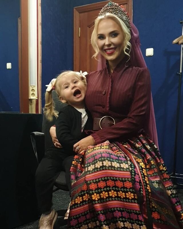 Пелагея с дочерью Тасей