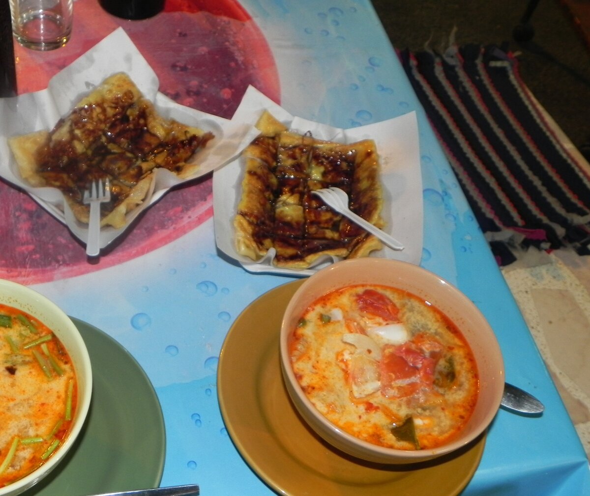 суп Том Ям Tom Yum и блинчики с бананом.