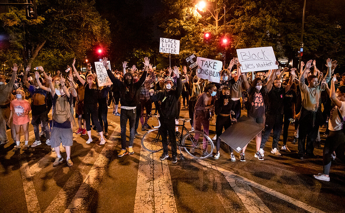 Демонстрации на улице.Фотография из интернета.