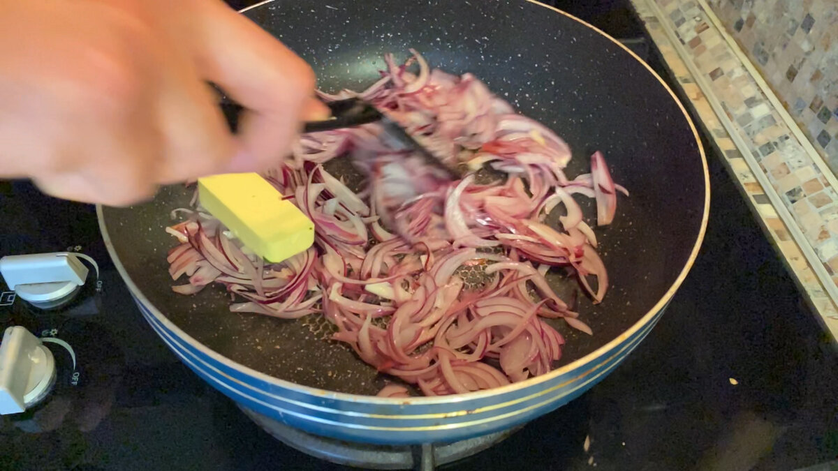 Готовлю рис «по-особому»: одна сковорода, пара продуктов и полноценный ужин готов.
