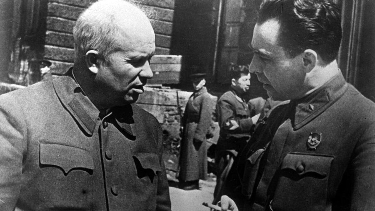  Хрущёв и Брежнев на фронте