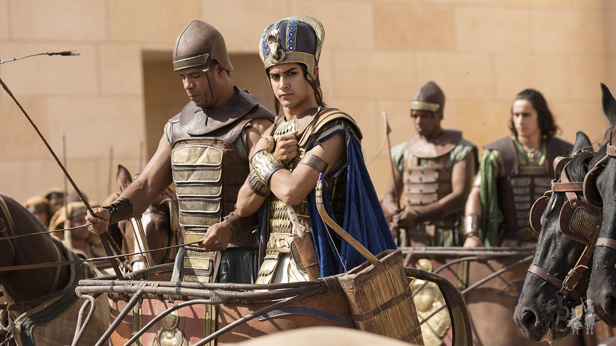 Кадры из мини-сериала "Тут" (фото: yandex.ru, imdb.com)