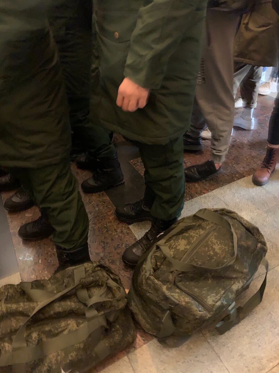 Хотите расскажу про день, когда он ушёл в армию? 