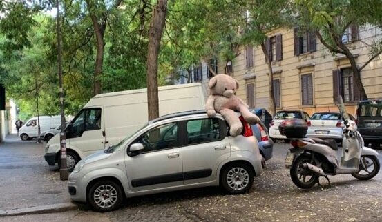 Рим - 2020 - это огромная автостоянка. Нет движения и той жизни столичного города, где туристов порой больше, чем коренных римлян. Ни суеты, ни веселья.  