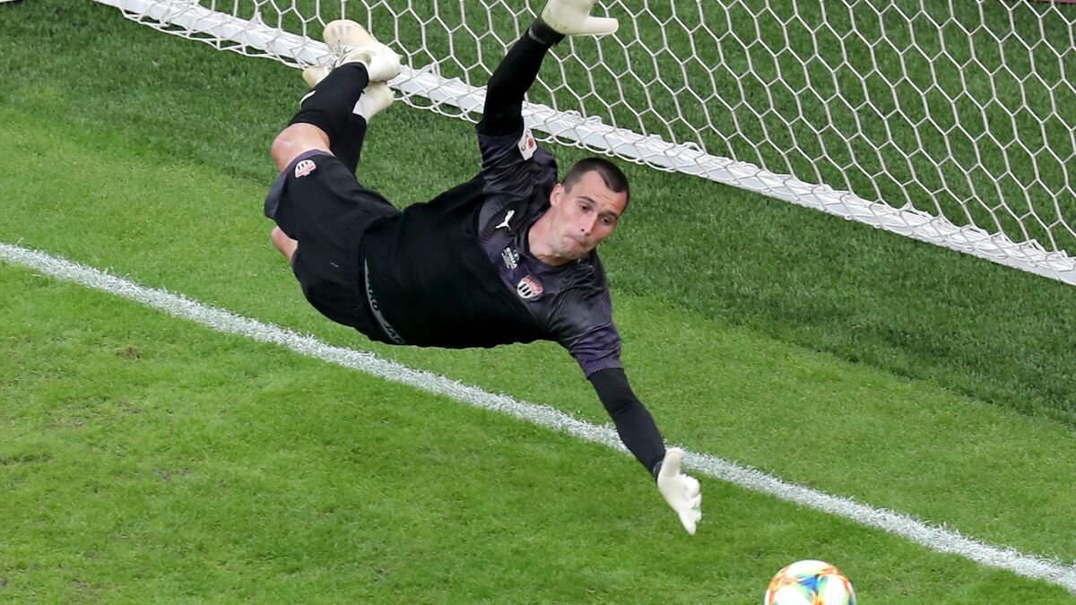 Вратарь "Химок" Илья Лантратов. Фото - Getty images.