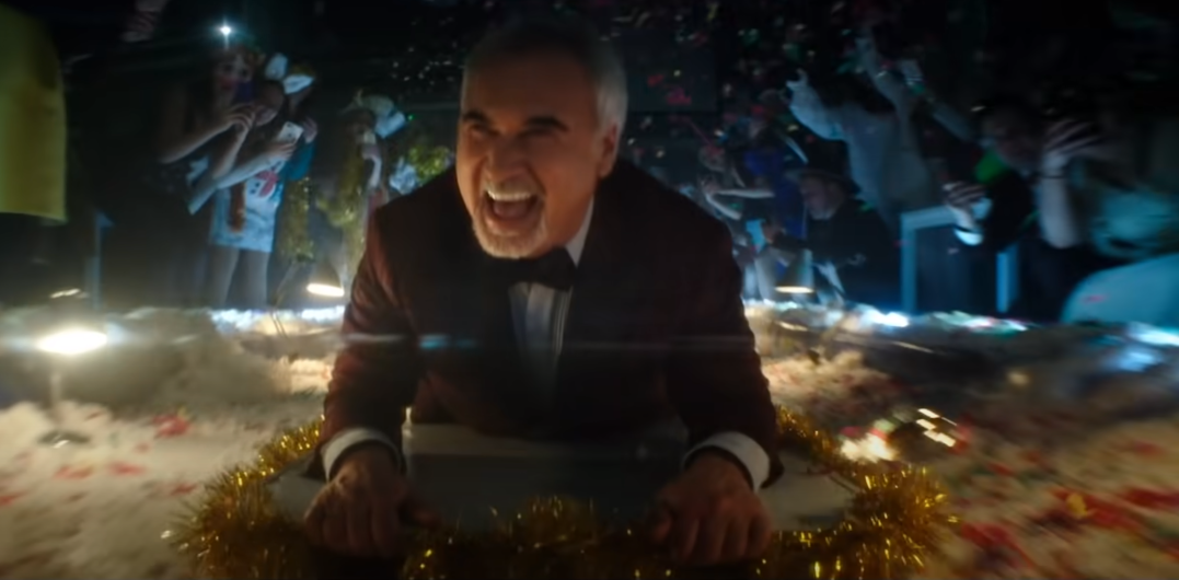 Вечеринки - это здорово, но не вызовут ли они негатива в столь непростой период? (Источник изображения - рекламный ролик "Сбер х Валерий Меладзе — Салют, Вера 2021")