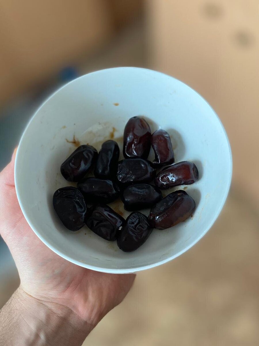 Финики - очень сытный продукт, разгоняющий метаболизм.